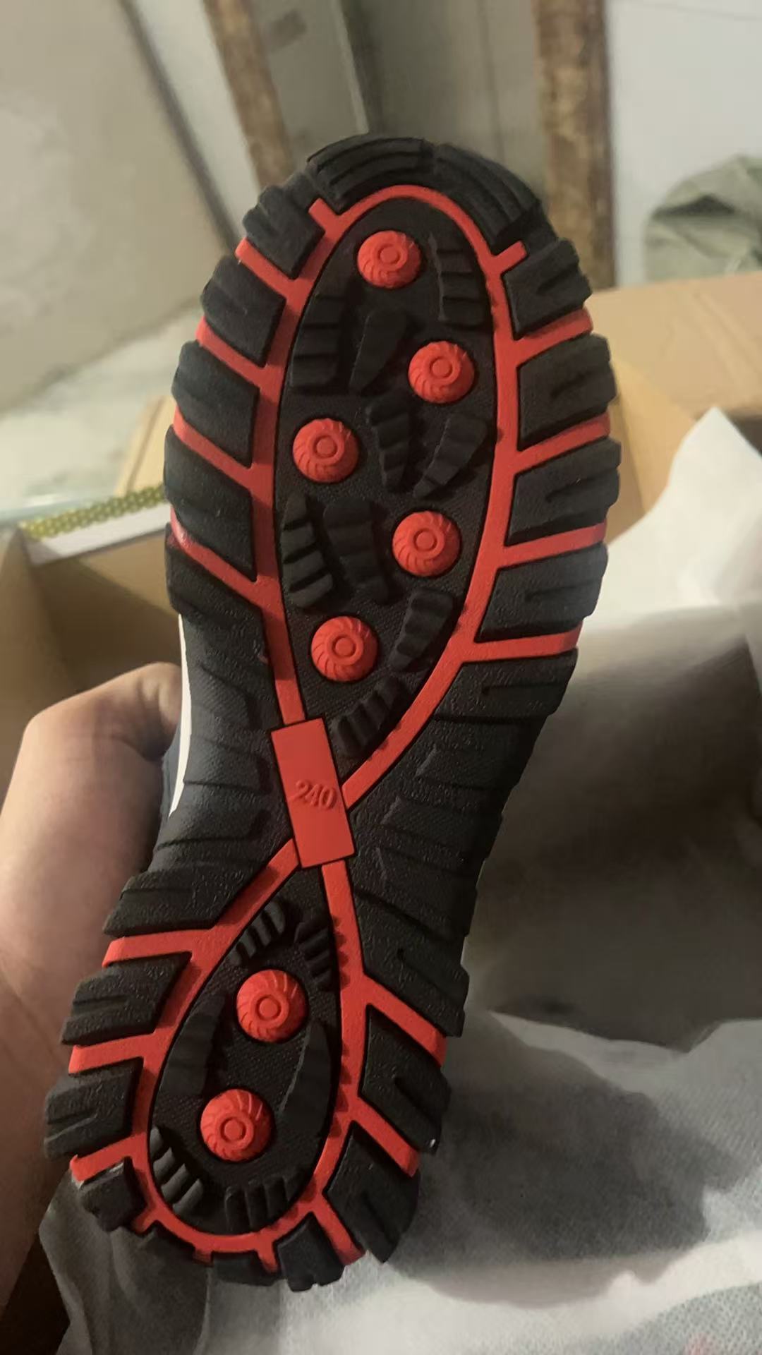 সর্বশেষ কোম্পানি ব্লগ সম্পর্কে আসুন এবং একজোড়া জুতার জন্ম দেখুন!